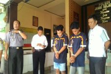 Dua Pencuri Rumah Kosong...