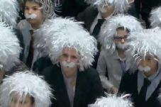 Sebanyak 400 Einstein...