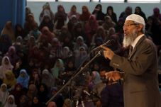 Zakir Naik Sebut Syariat...