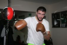 Hughie Siap Panaskan...