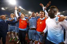 Roma Menang, Lazio Lolos...