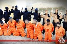 ISIS Eksekusi 33 Orang,...