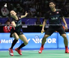 Owi/Butet dan Praveen/Debby...
