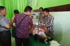 Loncat dari Lantai Tiga,...