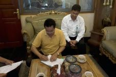 Mantan Wagub Jabar Serahkan...