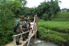 TNI Siap Bangun Jembatan...