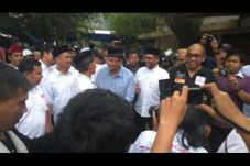 Dukung Anies-Sandi,...