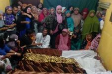 Sanak Saudara Bertangisan...