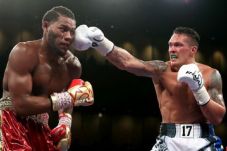 Kalahkan Hunter, Usyk...