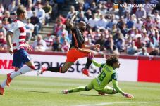 2 Menit 2 Gol, Simone...