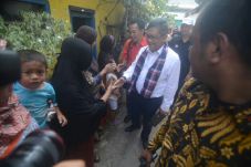 Hasto Blusukan Paparkan...