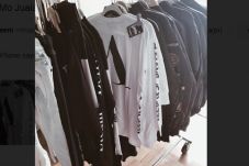 Agnes Mo Jualan Baju...