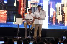 Lewat OK OCE, Anies-Sandi...