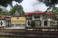 Dua PNS Kesbangpol yang...