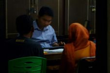 Pelajar SMA Ini Ditiduri,...