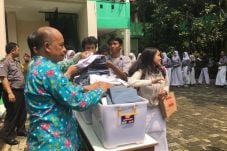 Hindari Corat-coret,...