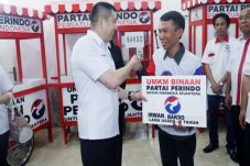 20 Tahun Sewa Gerobak,...