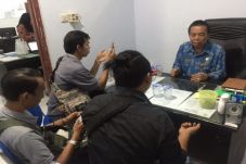Dua PNS Kesbangpol yang...