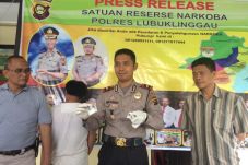 Edarkan Sabu, Penjual...