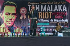 Fadli Zon Resmikan Monumen...