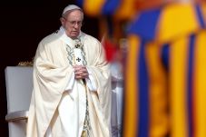 Paus Francis Kecam Serangan...
