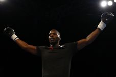 Okolie Menang TKO Lagi...