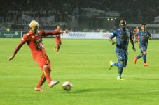 Arema Sukses Kunci Mati...