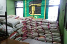 Tumpukan Sembako DPC...