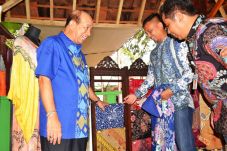 Seragam BCA Karya Kampung...