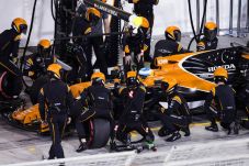 McLaren-Honda Cari Momen...