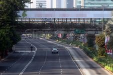 Libur Nyoblos, Jalan...