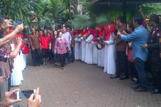 Saat Megawati Cicipi...