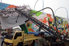Hujan Es di Bandung,...