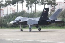 Jet Siluman F-313 yang...