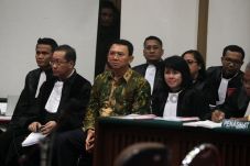 Ahok Dituntut 1 Tahun...