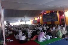 Ratusan Napi Rutan Serang...