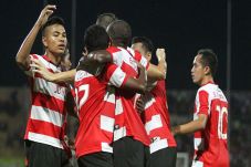 Kunjungi Persela Lamongan,...