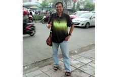 Mantan Menpora Andi...