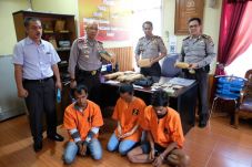 Sepasang Mahasiswa Kompak...