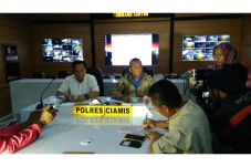 Tiga Pegawai Kantor...