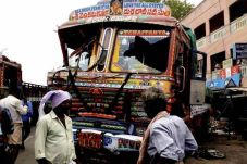 Truk Tabrak Aksi Demonstrasi...