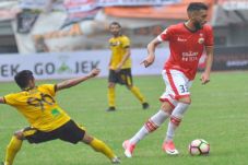 Persija Berbagi Poin...