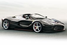 LaFerrari Aperta Mendarat...