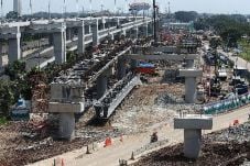 Proyek Kereta Api Bandara...