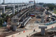 Sky Train Bandara Soetta...