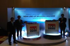 Perluas Bisnis, Sharp...