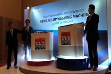 Sharp Luncurkan Mesin...