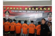 Melamar Jadi Polisi,...