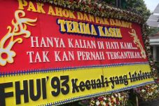 Kalimat Karangan Bunga...