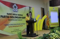 Jaro Ade Diusung Golkar...